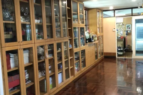 Casa de 4 dormitorios en Watthana, Bangkok, Tailandia № 214347 - foto 15