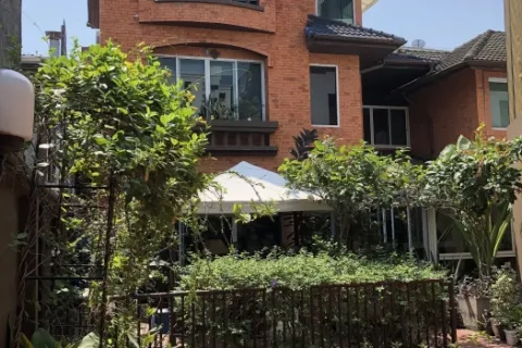 Casa de 4 dormitorios en Watthana, Bangkok, Tailandia № 214347