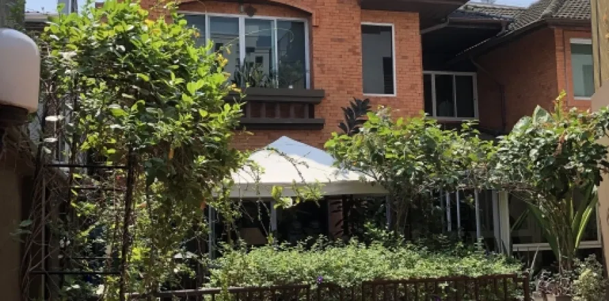 Casa de 4 dormitorios en Watthana, Bangkok, Tailandia № 214347