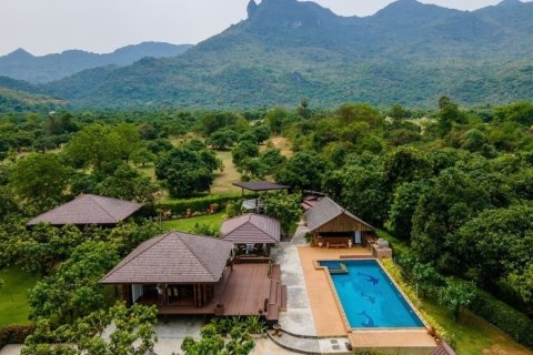 Villa in Sam Roi Yot, Thailand 4 bedrooms № 168648 - photo 2