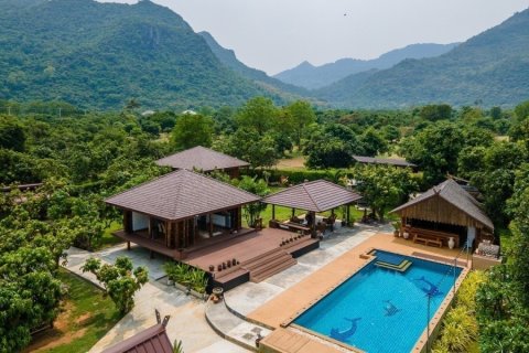 Villa in Sam Roi Yot, Thailand 4 bedrooms № 168648