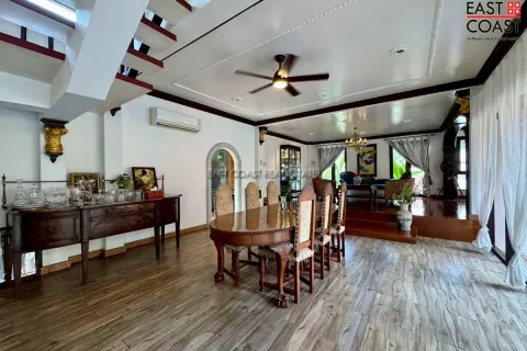 Casa de 3 dormitorios en Jomtien Beach, Pattaya, Tailandia № 212766 - foto 17