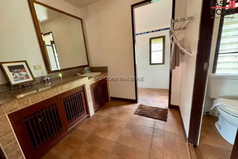 Casa de 3 dormitorios en Jomtien Beach, Pattaya, Tailandia № 212766 - foto 15