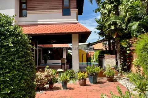 Casa de 3 dormitorios en Jomtien Beach, Pattaya, Tailandia № 212766 - foto 5