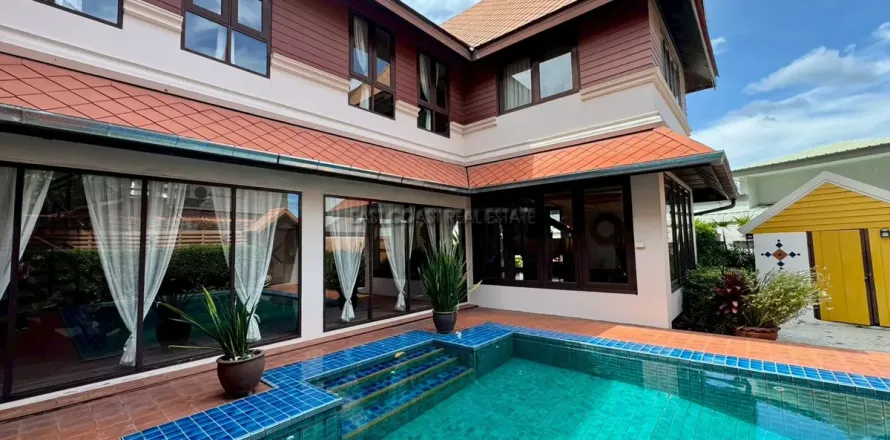 Casa de 3 dormitorios en Jomtien Beach, Pattaya, Tailandia № 212766
