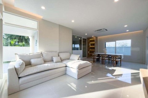 House in Phuket, Thailand 4 bedrooms № 154819 - photo 3