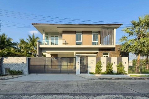 House in Phuket, Thailand 4 bedrooms № 154819 - photo 1