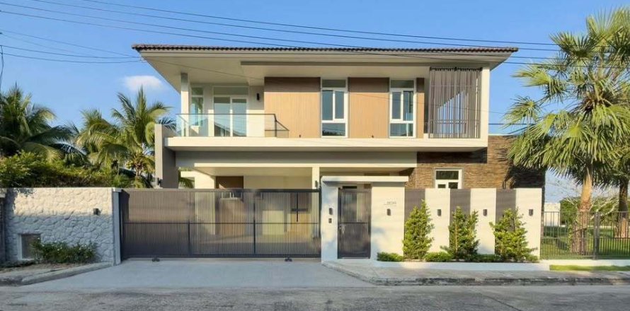 House in Phuket, Thailand 4 bedrooms № 154819