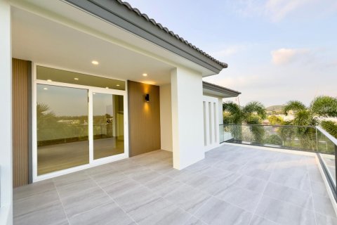 House in Phuket, Thailand 4 bedrooms № 154819 - photo 25