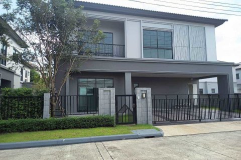 Дом в Лат Крабанге, Бангкок, Таиланд с 4 спальнями № 154818 - фото 1