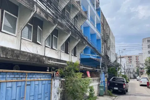 Haus in Phra Khanong, Bangkok, Thailand 12 Schlafzimmer № 218644 - Foto 2