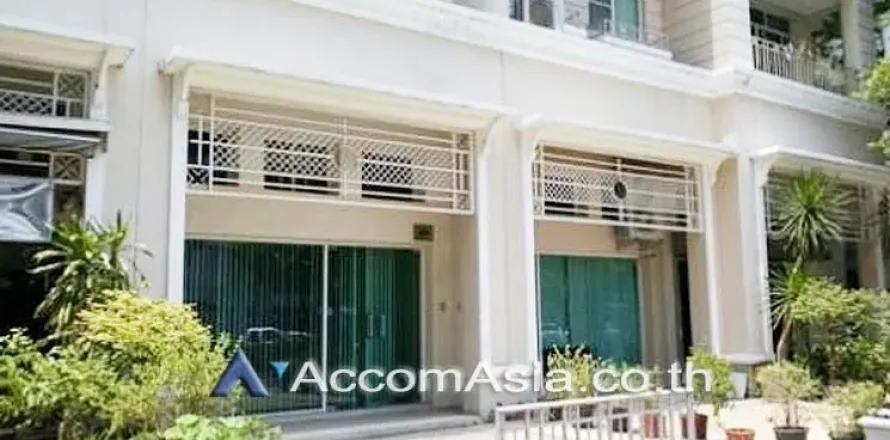 Shophouse in Bang Kho Laem, Bangkok, Thailand № 217780