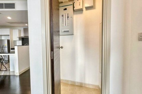 Condo in Bangkok, Thailand, 2 bedrooms № 114077 - photo 3