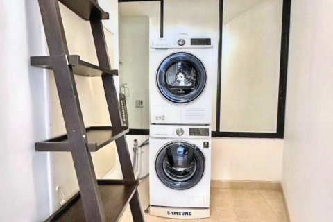 Condo in Bangkok, Thailand, 2 bedrooms № 114077 - photo 4