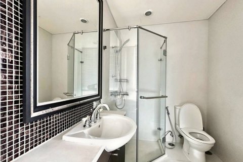 Condo in Bangkok, Thailand, 2 bedrooms № 114077 - photo 9