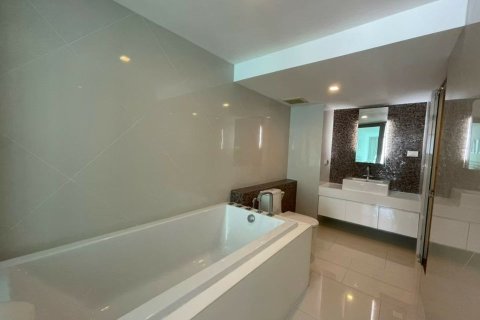 Дуплекс в Паттайе, Таиланд с 2 спальнями  № 154356 - фото 5