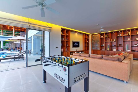 House in Phuket, Thailand 4 bedrooms № 181091 - photo 15