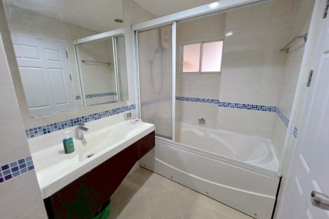 Studio in the Condo in Huai Khwang, Bangkok, Thailand  № 140887 - photo 10