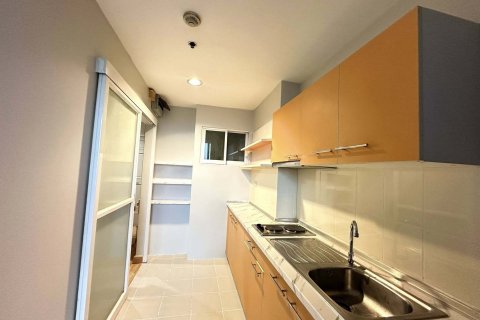 Studio in the Condo in Huai Khwang, Bangkok, Thailand  № 140887 - photo 8