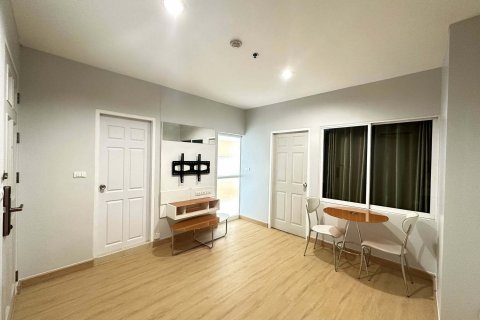 Studio in the Condo in Huai Khwang, Bangkok, Thailand  № 140887 - photo 1