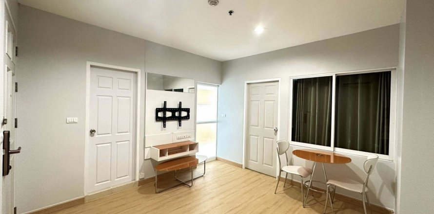 Studio in the Condo in Huai Khwang, Bangkok, Thailand  № 140887