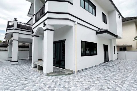 House in Surat Thani, Thailand 3 bedrooms № 170616 - photo 14