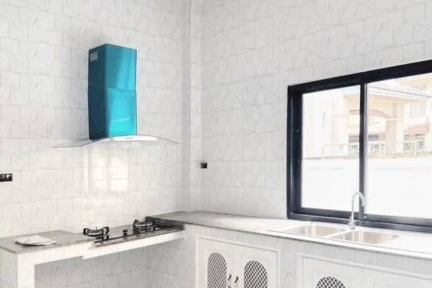 House in Surat Thani, Thailand 3 bedrooms № 170616 - photo 8