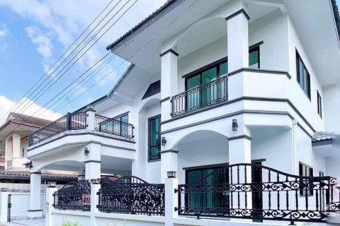 House in Surat Thani, Thailand 3 bedrooms № 170616