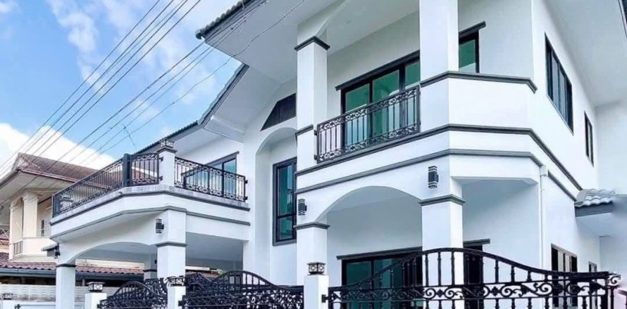 House in Surat Thani, Thailand 3 bedrooms № 170616