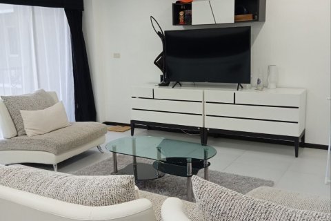 Condo in Pattaya, Thailand, 2 bedrooms  № 170615