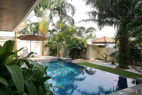 House in Pattaya, Thailand 4 bedrooms № 157649 - photo 15