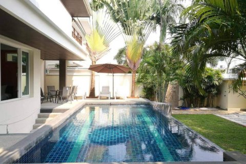 House in Pattaya, Thailand 4 bedrooms № 157649 - photo 14