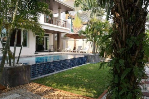 House in Pattaya, Thailand 4 bedrooms № 157649 - photo 12