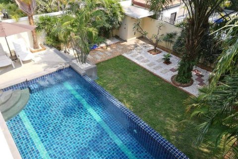 House in Pattaya, Thailand 4 bedrooms № 157649 - photo 10