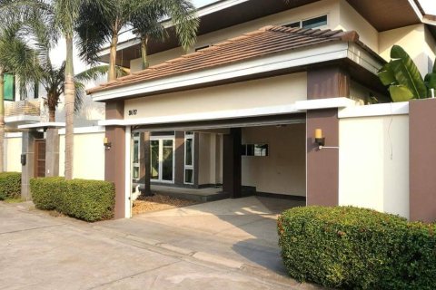 House in Pattaya, Thailand 4 bedrooms № 157649 - photo 5