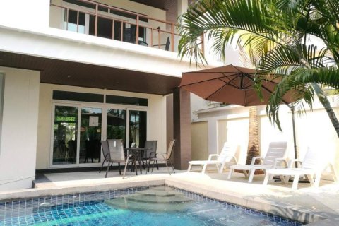 House in Pattaya, Thailand 4 bedrooms № 157649