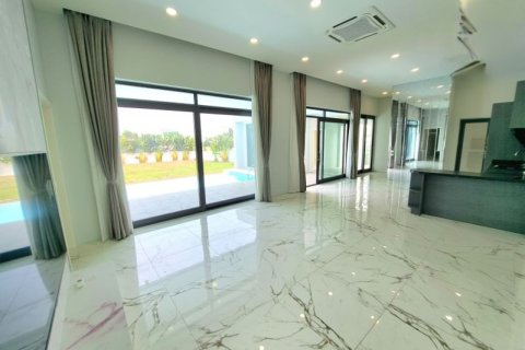 House in Pattaya, Thailand 3 bedrooms № 157650 - photo 11