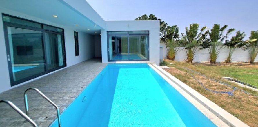 House in Pattaya, Thailand 3 bedrooms № 157650