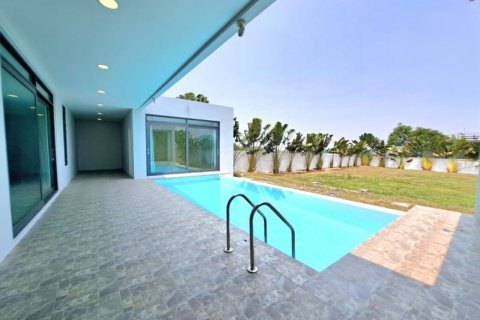 House in Pattaya, Thailand 3 bedrooms № 157650 - photo 15