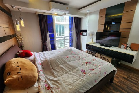 Condo in Bangkok, Thailand, 2 bedrooms  № 157646 - photo 2