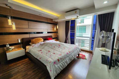 Condo in Bangkok, Thailand, 2 bedrooms  № 157646 - photo 14