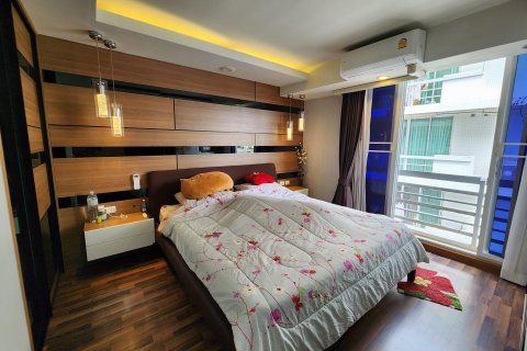 Condo in Bangkok, Thailand, 2 bedrooms  № 157646 - photo 6