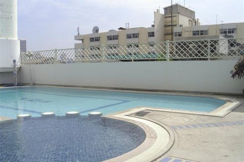 Condo in Bangkok, Thailand, 2 bedrooms  № 157648 - photo 4