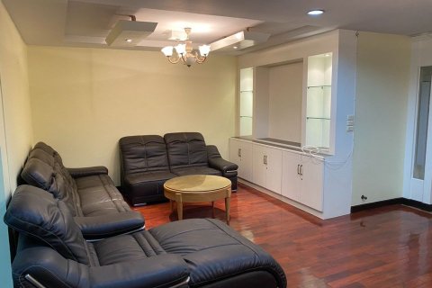 Condo in Bangkok, Thailand, 2 bedrooms  № 157648 - photo 3