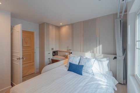 Condo in Bangkok, Thailand, 2 bedrooms  № 157645 - photo 12