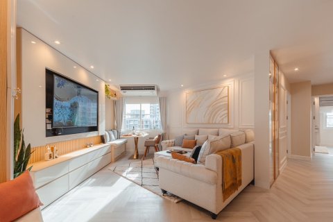 Condo in Bangkok, Thailand, 2 bedrooms  № 157645 - photo 22