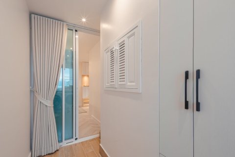 Condo in Bangkok, Thailand, 2 bedrooms  № 157645 - photo 19