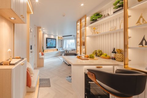 Condo in Bangkok, Thailand, 2 bedrooms  № 157645 - photo 13