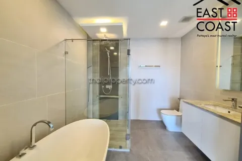 Condominio de 2 dormitorios en Jomtien Beach, Pattaya, Tailandia № 213671 - foto 17