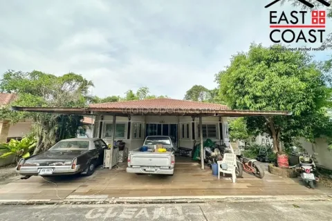 Casa de 4 dormitorios en Pattaya, Tailandia № 213674 - foto 3